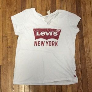 Levi’s t shirt size large